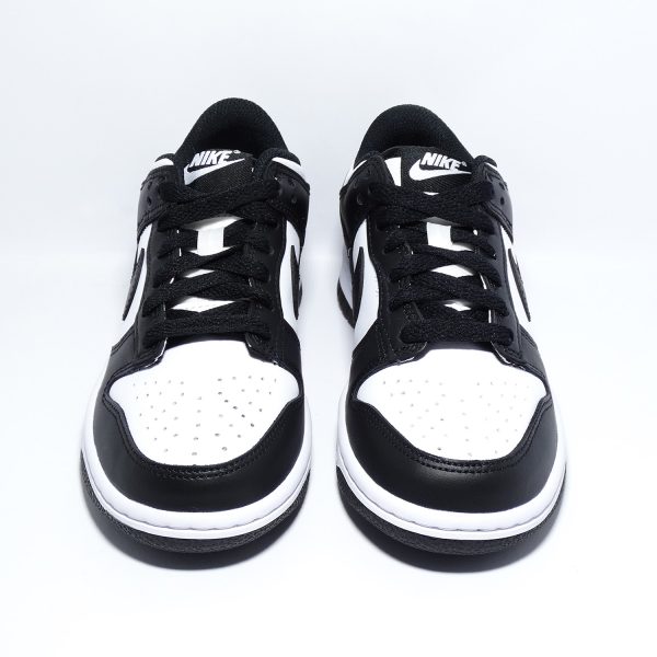 ZAPATILLAS PREMIUM CORTE BAJO EN BLANCO Y NEGRO CLASICO