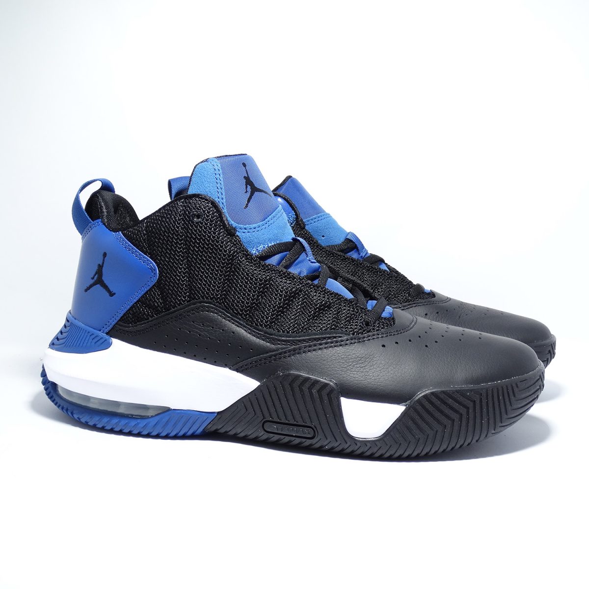 ZAPATILLAS PREMIUM DE CORTE ALTO -MEDIO EN COLOR DOMINANTE EN AZUL MARINO - Imagen 2