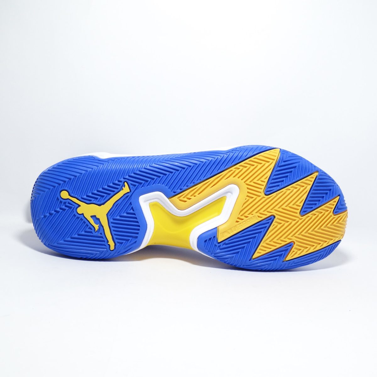 ZAPATILLAS PREMIUM DE BALONCESTO DE PERFIL BAJO EN BLANCO ROJO Y TONOS DORADOS - Imagen 4