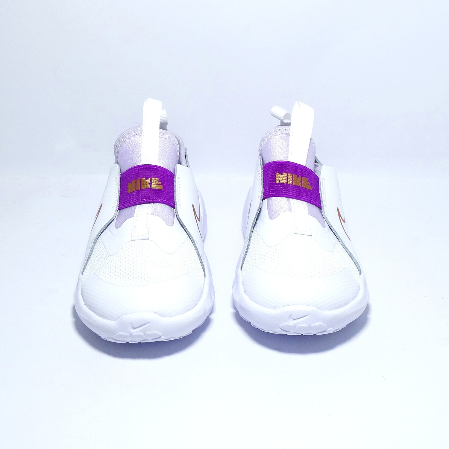 19615232148015-1 ZAPATILLAS BLANCAS SIN CORDONES CON DETALLES METALICOS - Imagen 1