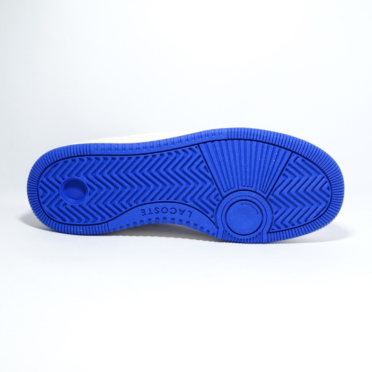 ZAPATILLAS DE ESTILO URBANO EN BLANCO Y DETALLES AZUL - Imagen 3