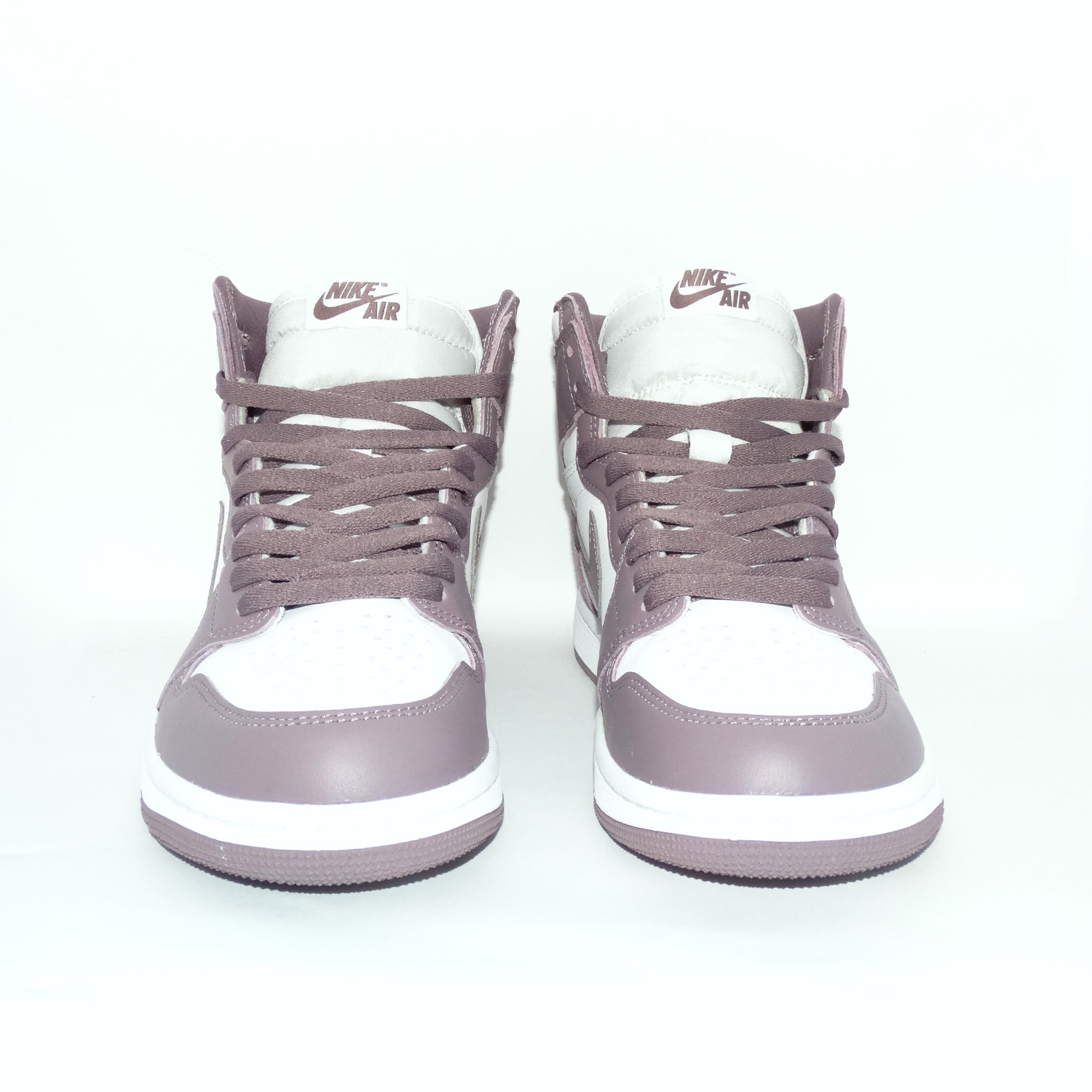 19696927051314-1 ZAPATILLAS CLASICAS ESTILO RETRO DE CAÑA ALTA EN BLANCO Y TONOS LILAS - Imagen 1