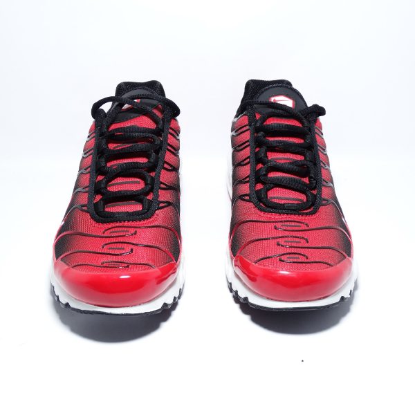 ZAPATILLAS PREMIUM DEPORTIVAS ROJAS CON DETALLES BLANCOS Y NEGROS