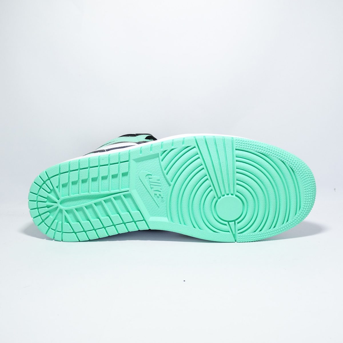 ZAPATILLAS PREMIUM URBANA DE INSPIRACION RETRO BLANCO CON NEGRO UN TOQUE VERDE - Imagen 3