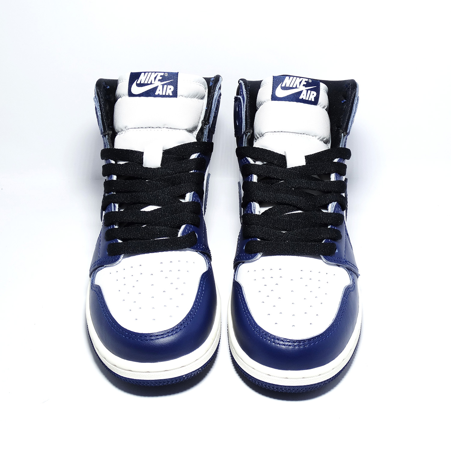 19759702227714-1 ZAPATILLAS PREMIUM DE CORTE ALTO EN AZUL MARINO Y BLANCO - Imagen 1