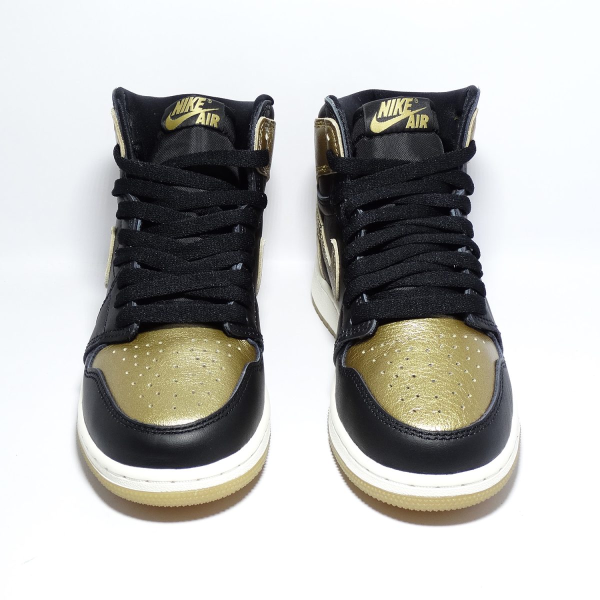 ZAPATILLAS PREMIUM RETRO DE BALONCESTO CON COMBINACION NEGRA Y DORADO - Imagen 4