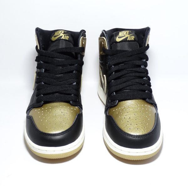 ZAPATILLAS PREMIUM RETRO DE BALONCESTO CON COMBINACION NEGRA Y DORADO