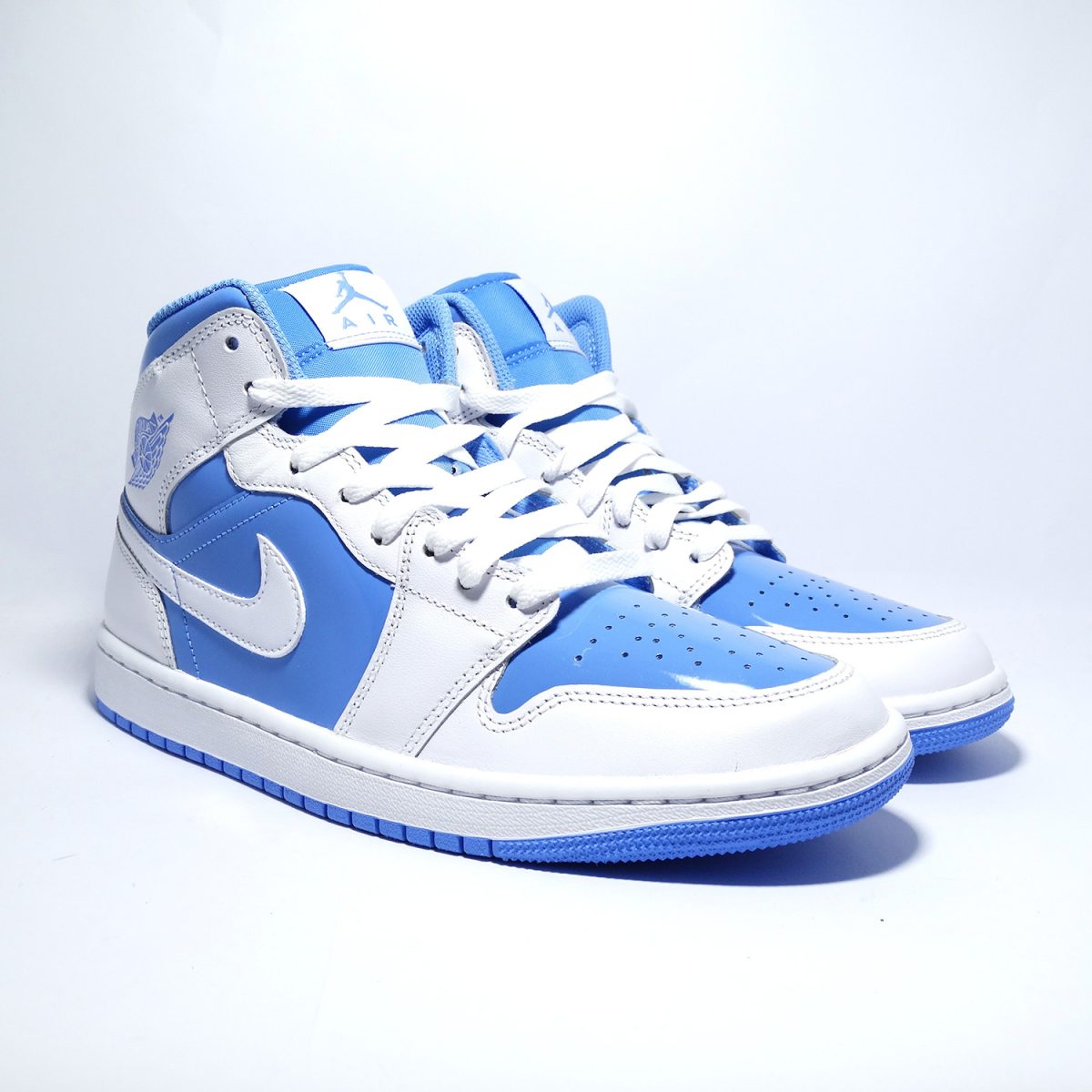 ZAPATILLAS PREMIUM URBANA DE CAÑA MEDIA EN BLANCO CON AZUL HIELO - Imagen 4