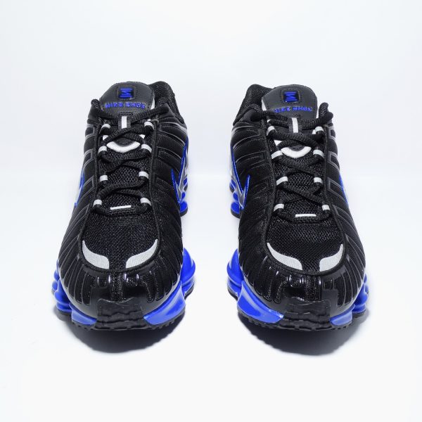 ZAPATILLAS PREMIUM DEPORTIVAS NEGRAS CON CONTRASTE PLATEADO Y AZUL