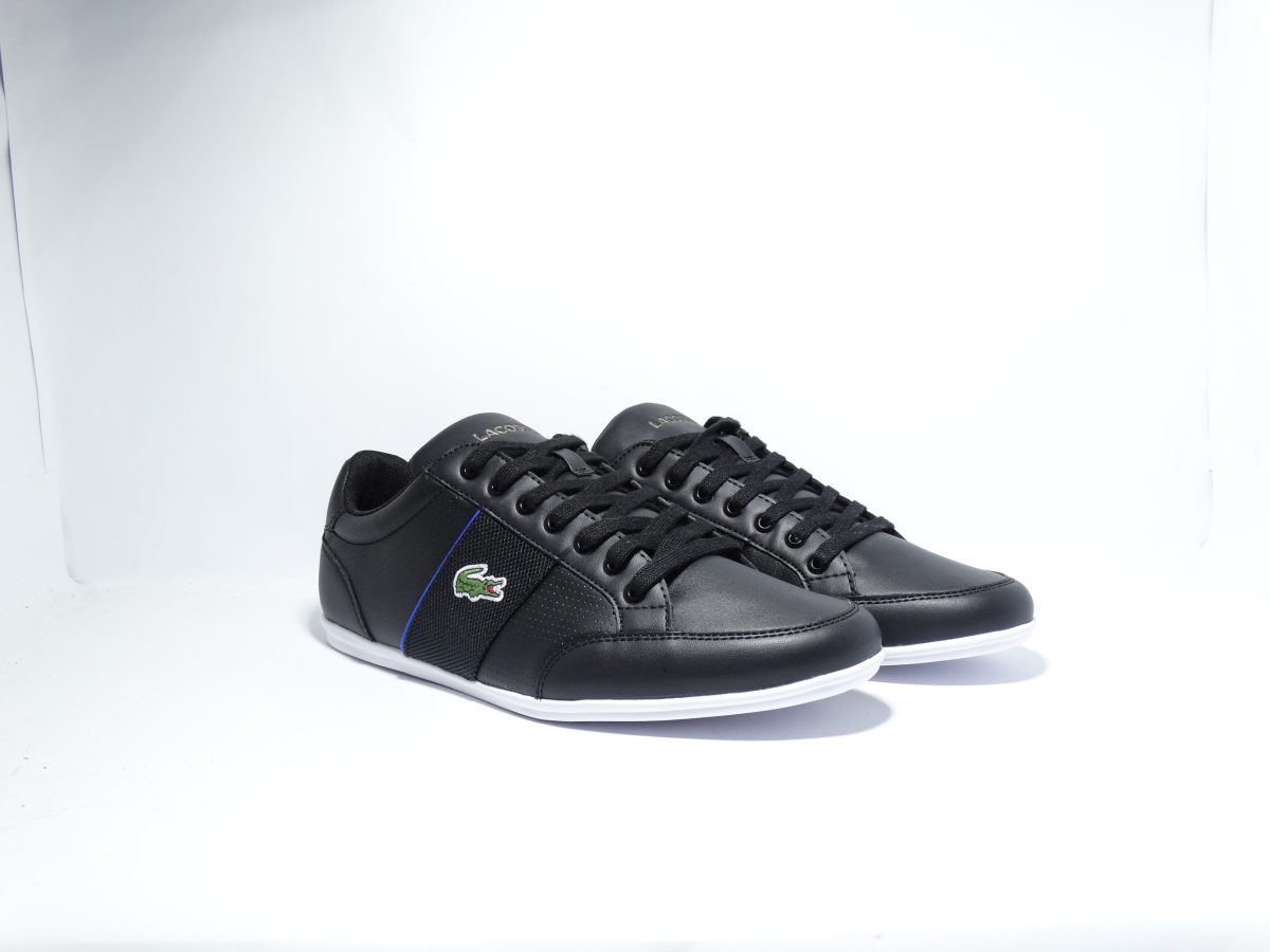 ZAPATILLAS URBANAS EN NEGRO CON DETALLES AZUL - Imagen 2