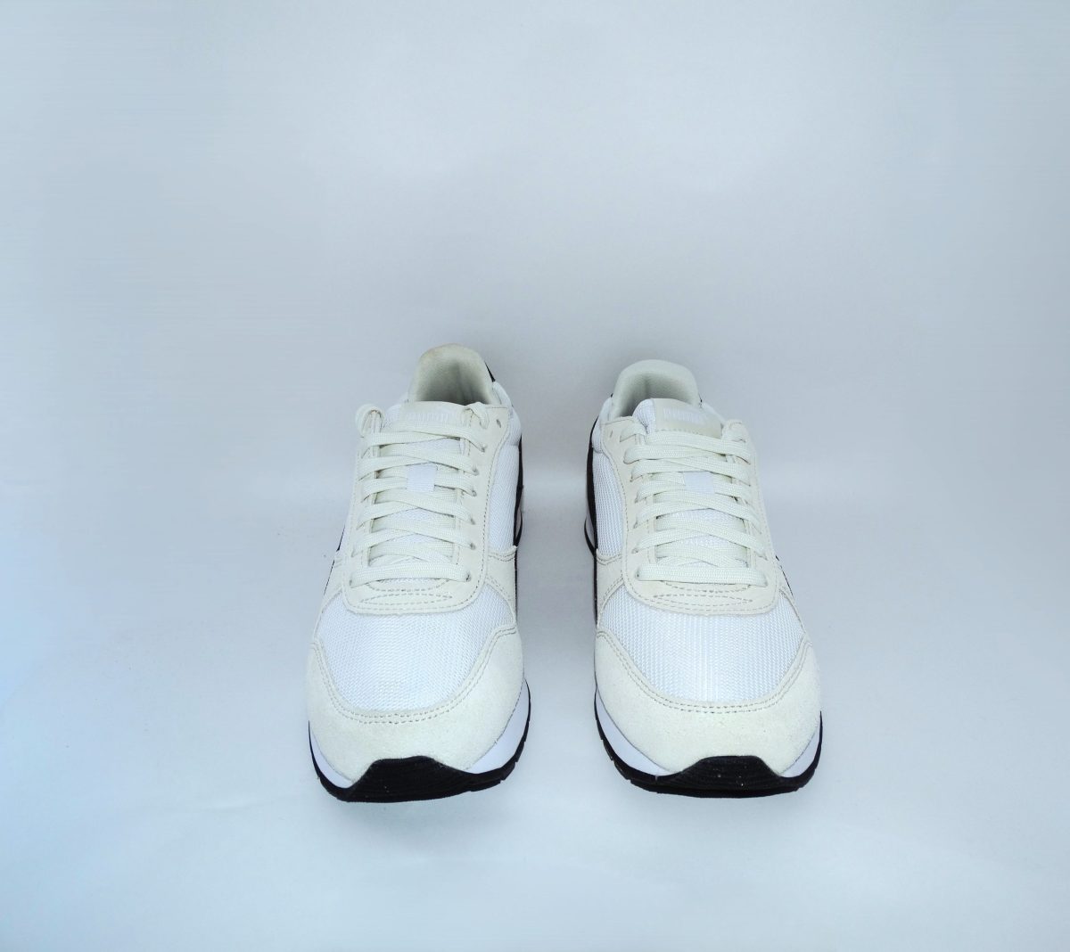 ZAPATILLAS DEPORTIVAS EN BLANCO , NEGRO Y GRIS SUAVE - Imagen 3