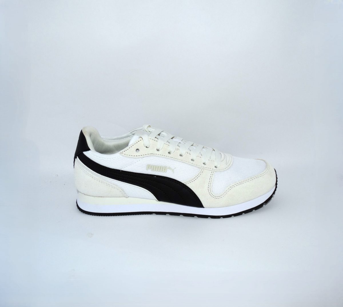 ZAPATILLAS DEPORTIVAS EN BLANCO , NEGRO Y GRIS SUAVE - Imagen 4