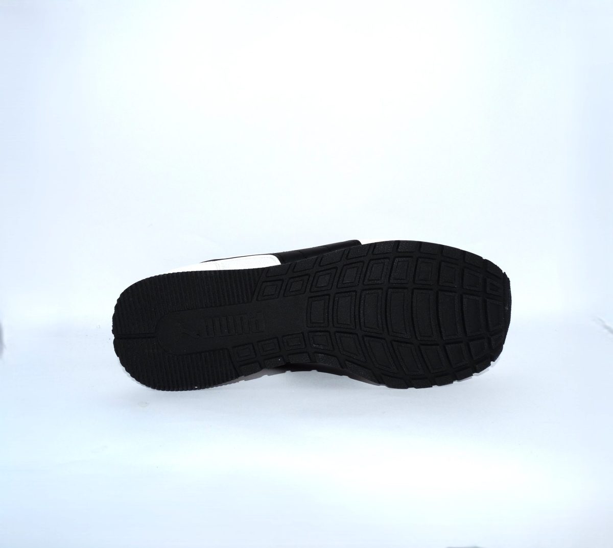 ZAPATILLAS DEPORTIVAS EN BLANCO , NEGRO Y GRIS SUAVE - Imagen 6