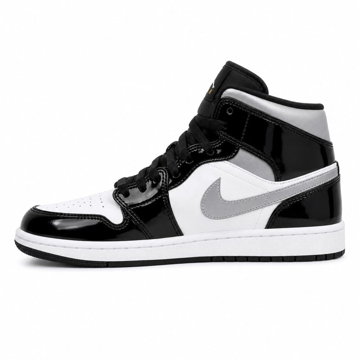 Zapatillas Premium De Caña Media En Negro Con Detalles Metálicos - Imagen 3