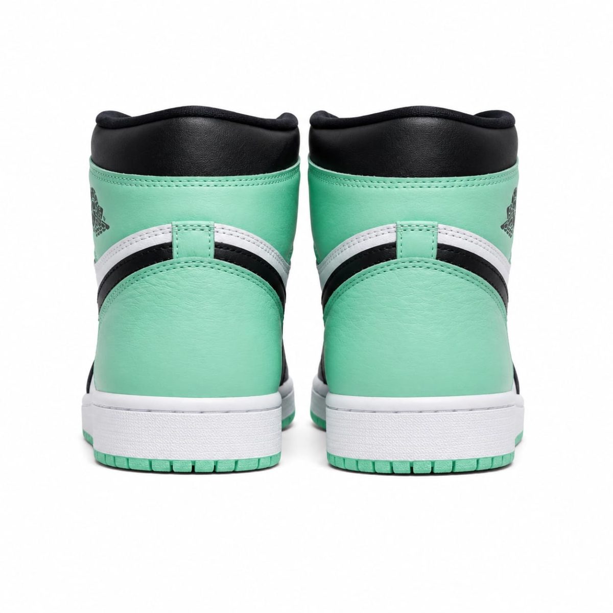 Zapatilla Premium De Inspiración Retro Blanco Con Negro Y Detalles Verde - Imagen 4