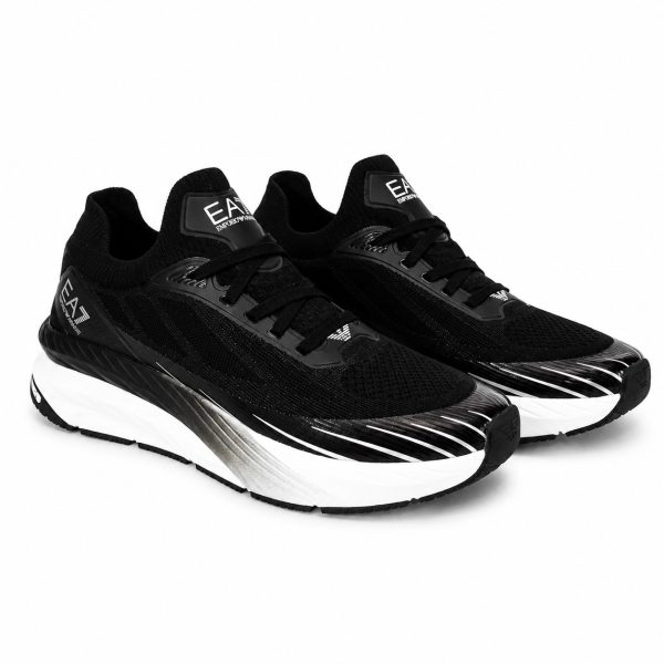 Zapatilla Deportiva Negra Con Detalles Blancos y Gris