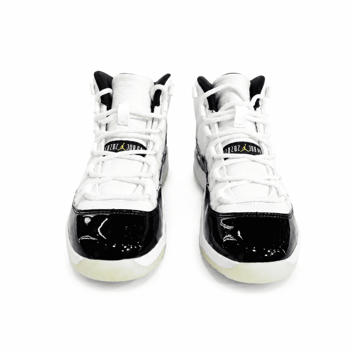 Zapatilla Retro Blanca y Negro Charol Con Media Caña - Imagen 2