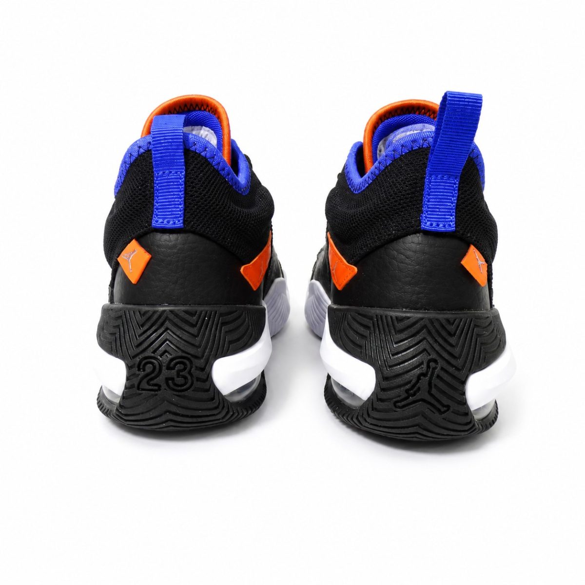 Zapatilla Negra Con Detalles En Azul y Naranjo Con Aire y Media Caña - Imagen 4