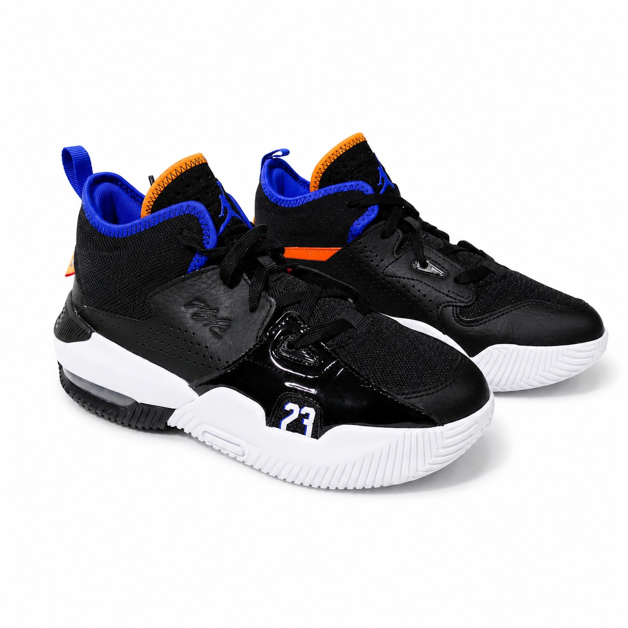 Jordan Stay Loya 2 Zapatilla Negra Con Detalles En Azul y Naranjo Con Aire y Media Caña - Imagen 1