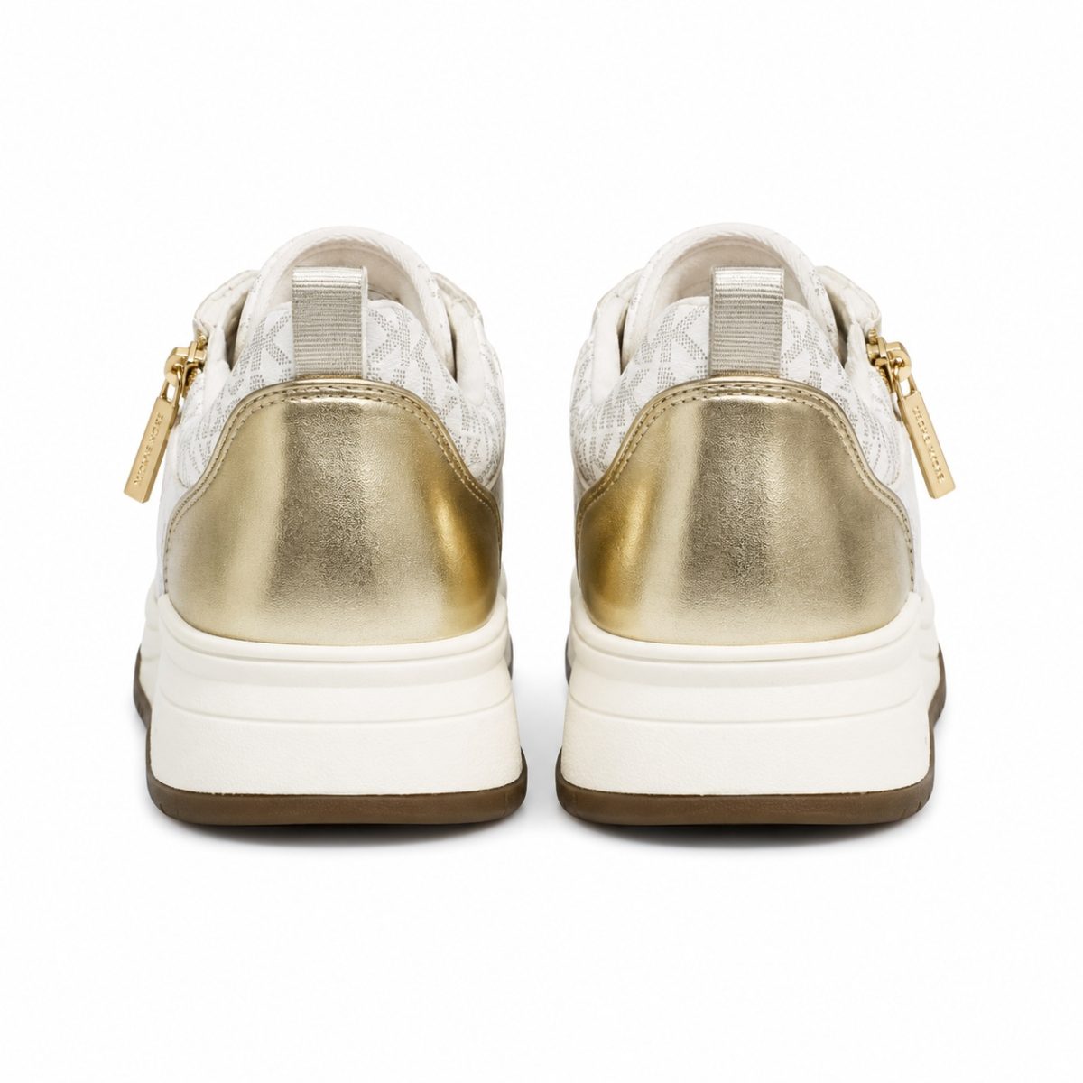 Zapatilla Monograma Crema Con Detalles Dorados - Imagen 4