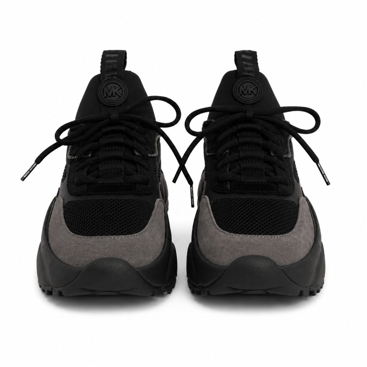 Zapatilla Exclusiva Negra Con Detalle De Gamuza Gris - Imagen 2