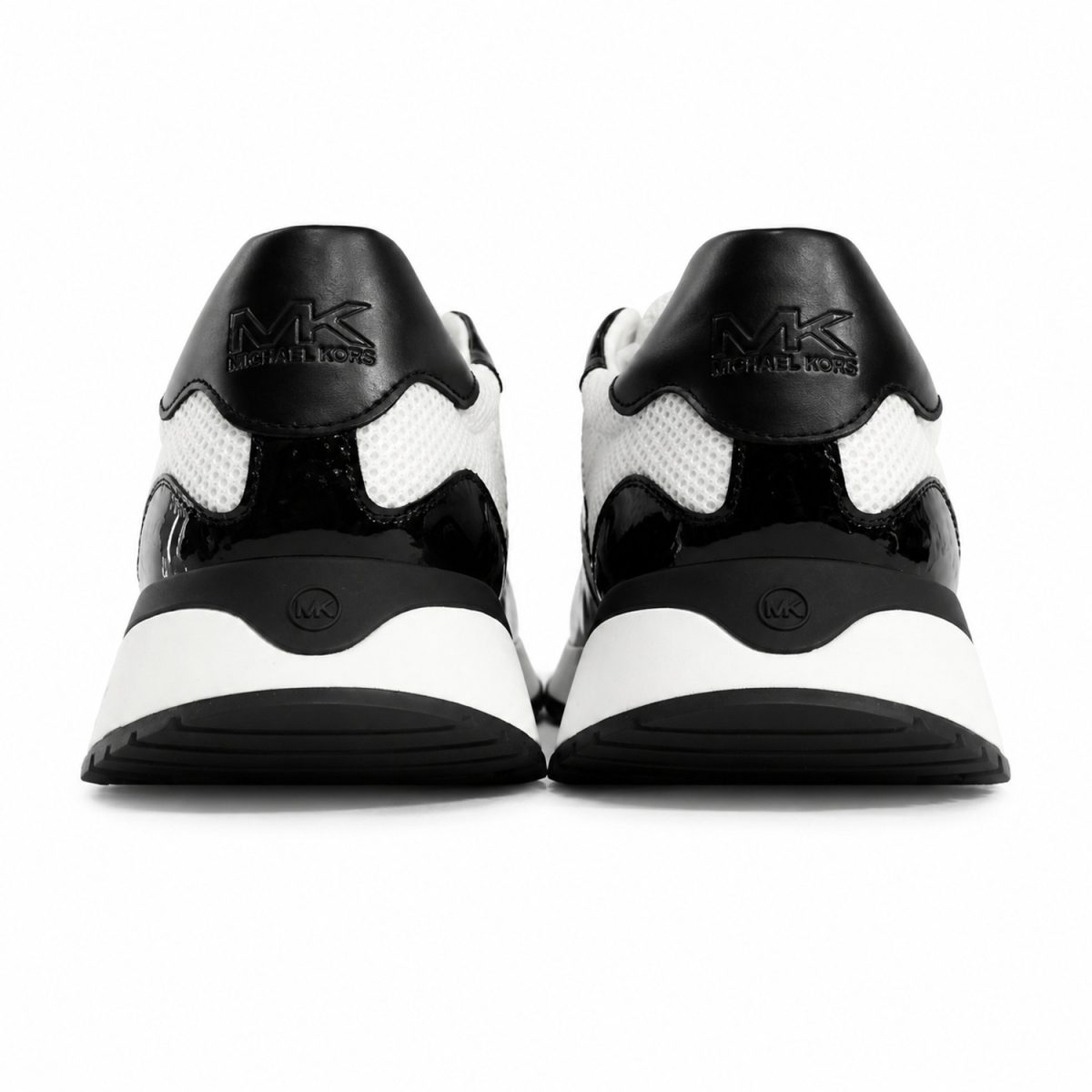 Zapatilla Deportiva Blanca Y Negro Con Detalles En Charol - Imagen 4