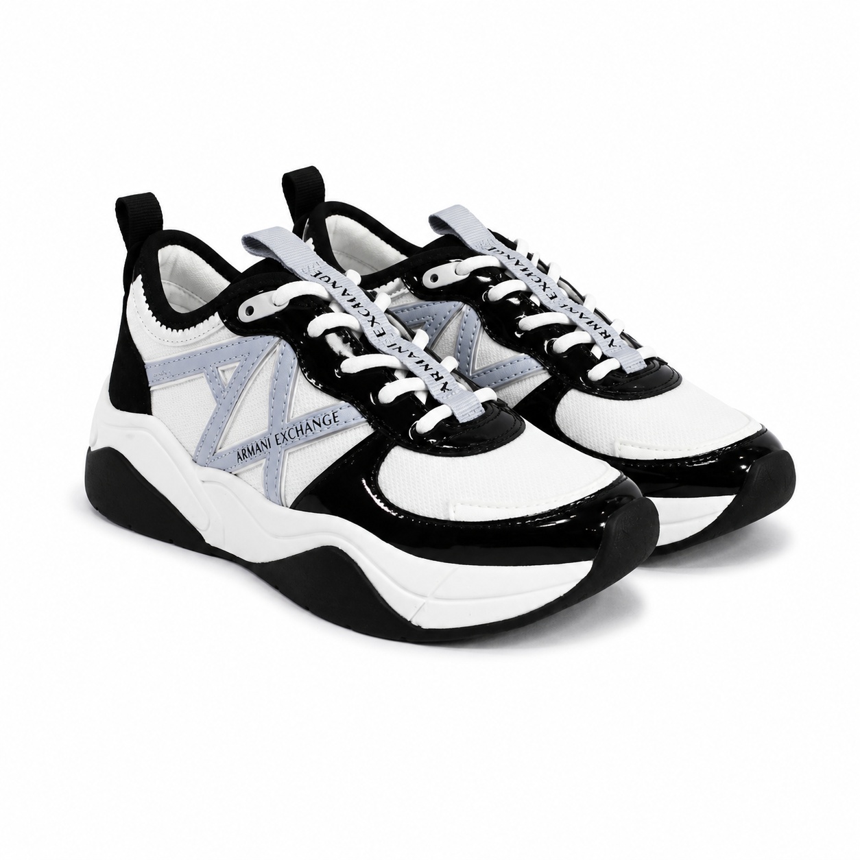 Zapatilla Armani Exchange Talla 36 Zapatilla Blanca Con Detalles Plateados Y Negro En Charol - Imagen 1