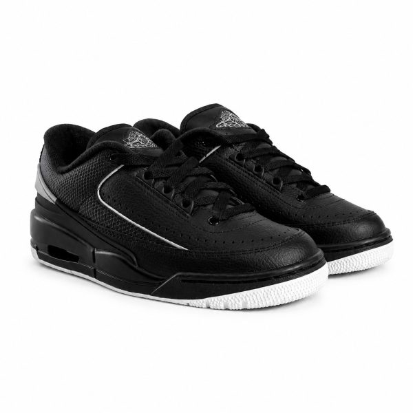 Zapatilla Deportiva Negra Con Detalles Plateados Y Aire En Talón