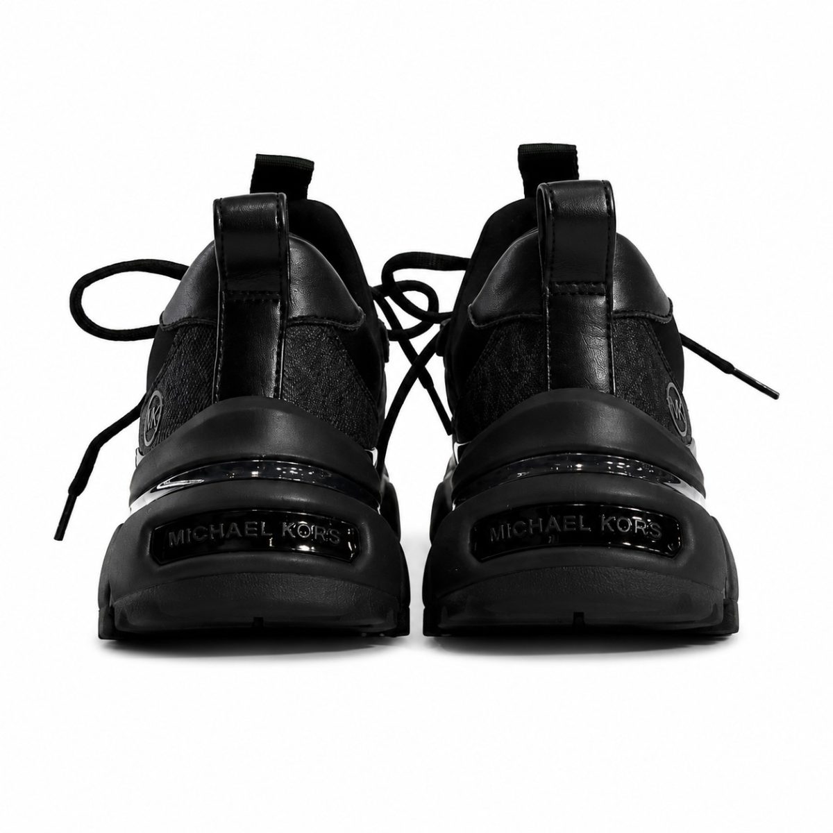 Zapatilla Exclusiva Negra Con Detalle De Gamuza Gris - Imagen 4