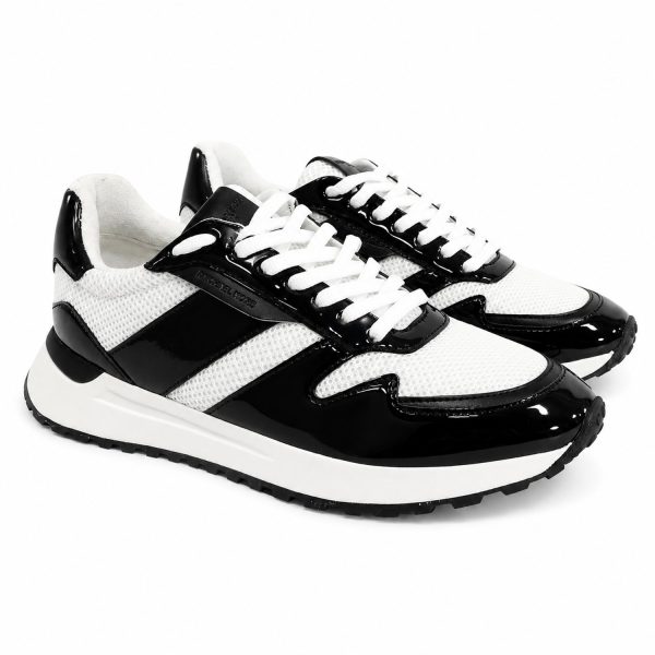 Zapatilla Deportiva Blanca Y Negro Con Detalles En Charol