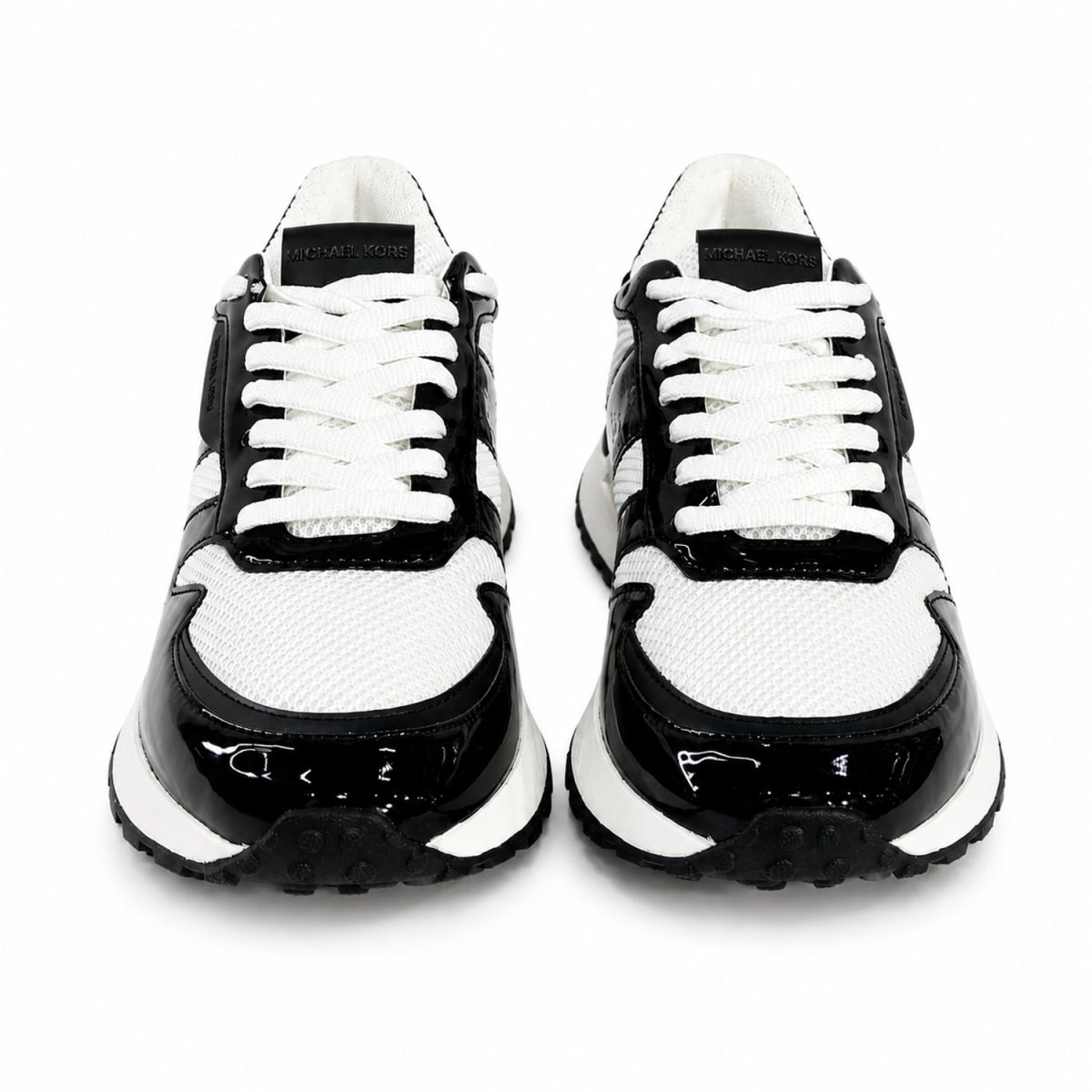 Zapatilla Deportiva Blanca Y Negro Con Detalles En Charol - Imagen 2