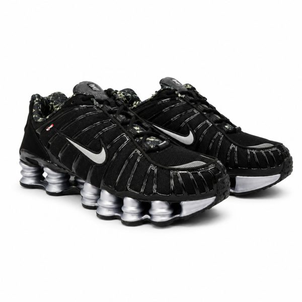 Zapatilla Deportiva Negra Con Soporte Plateado