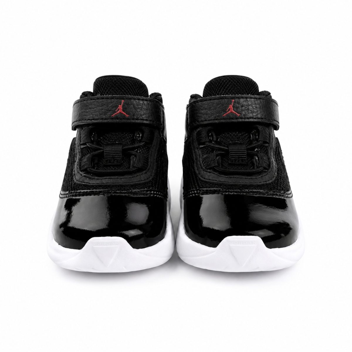Zapatilla Deportiva Negra Con Detalles En Charol - Imagen 2