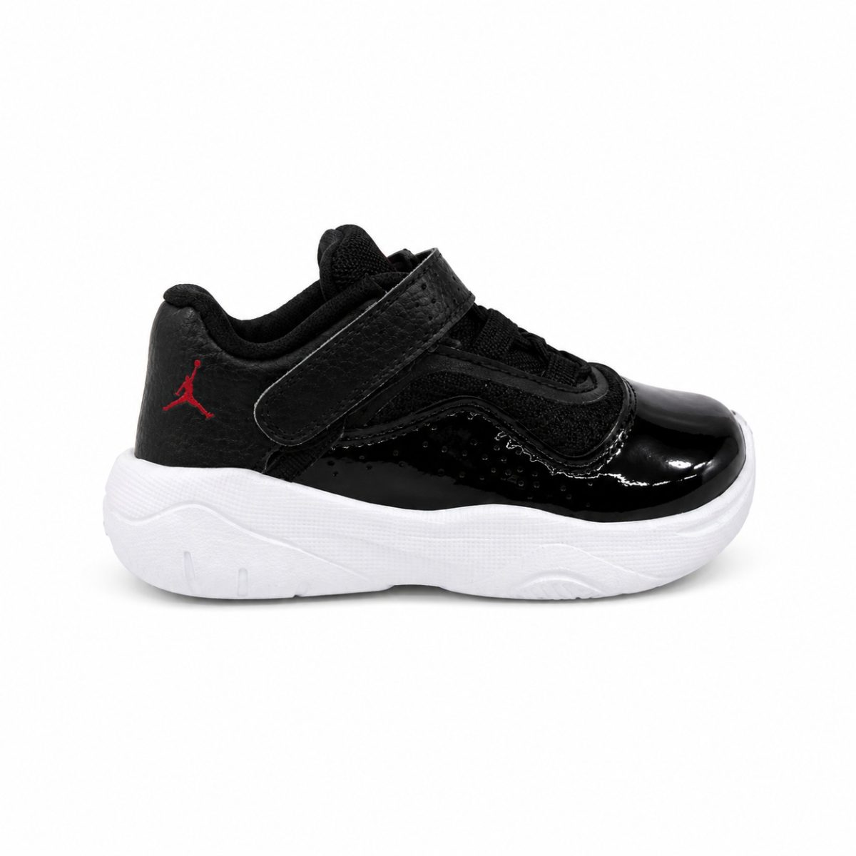 Zapatilla Deportiva Negra - Blanca Con Detalles En Charol - Imagen 3