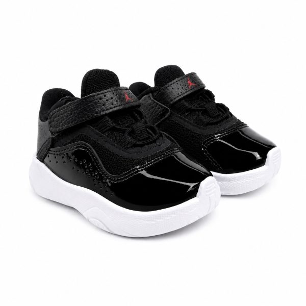 Zapatilla Deportiva Negra Con Detalles En Charol