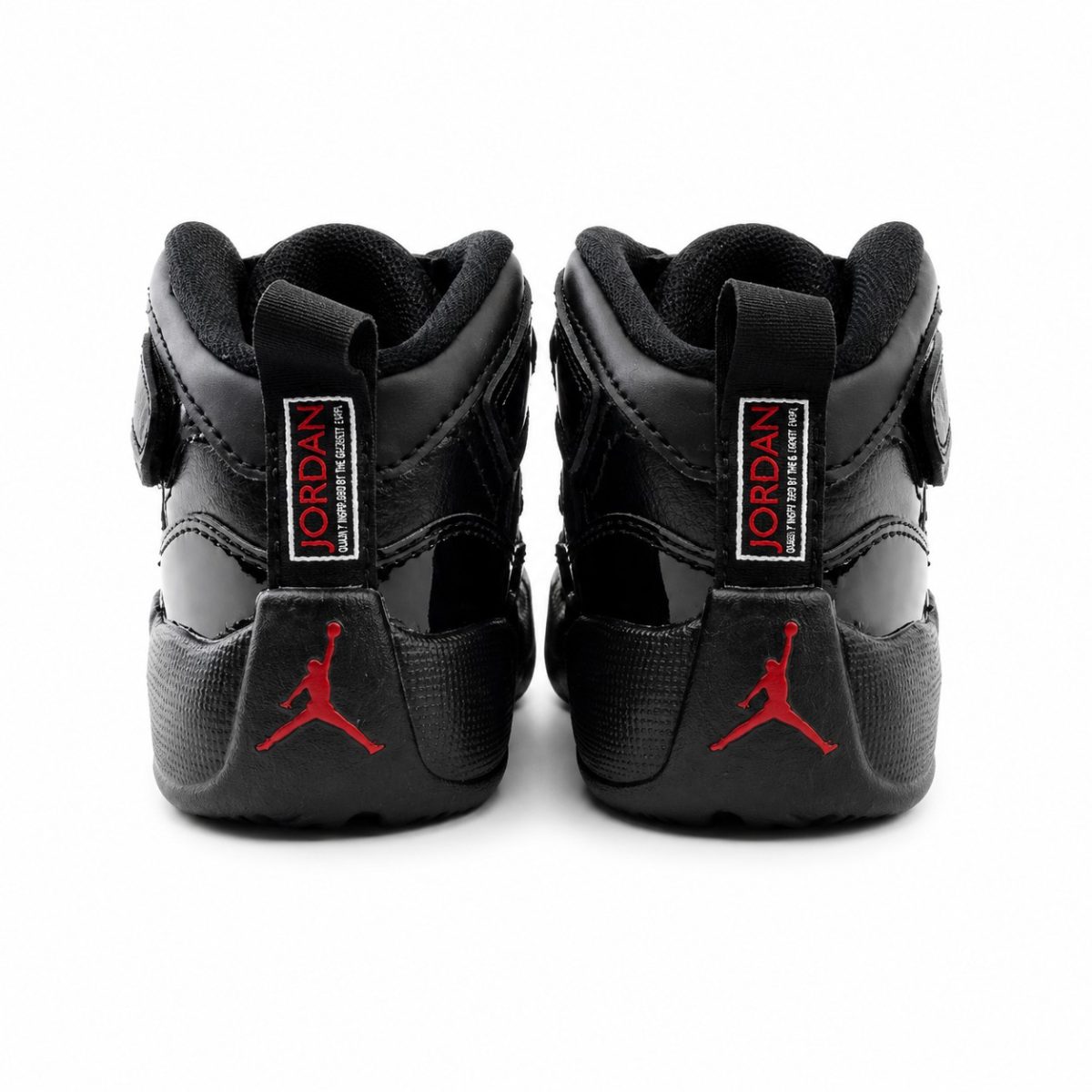 Zapatilla Deportiva Negra Con Detalles En Charol De Media Caña - Imagen 4