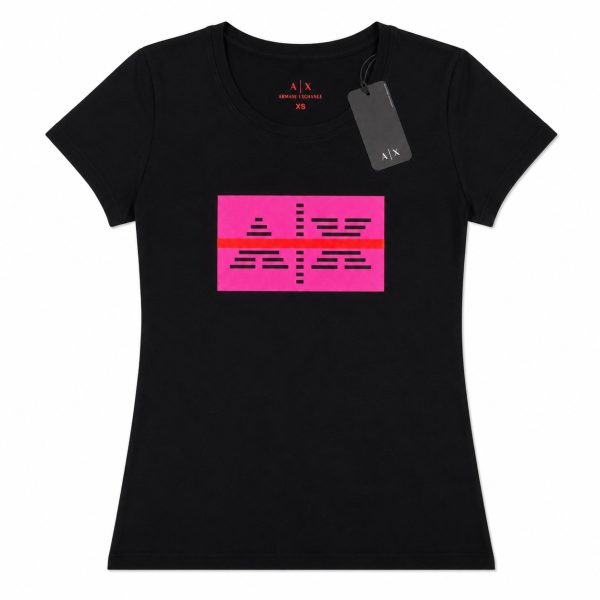 Polera Negra Con Logotipo Fucsia