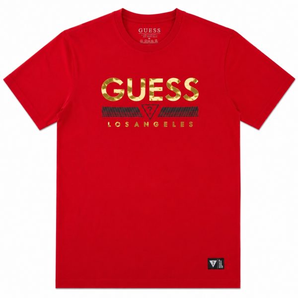 Polera Roja Con Logotipo Dorado - Negro
