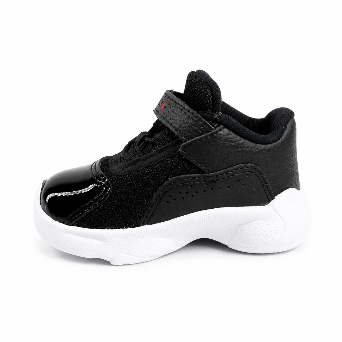 Zapatilla Deportiva Negra Con Detalles En Charol - Imagen 5