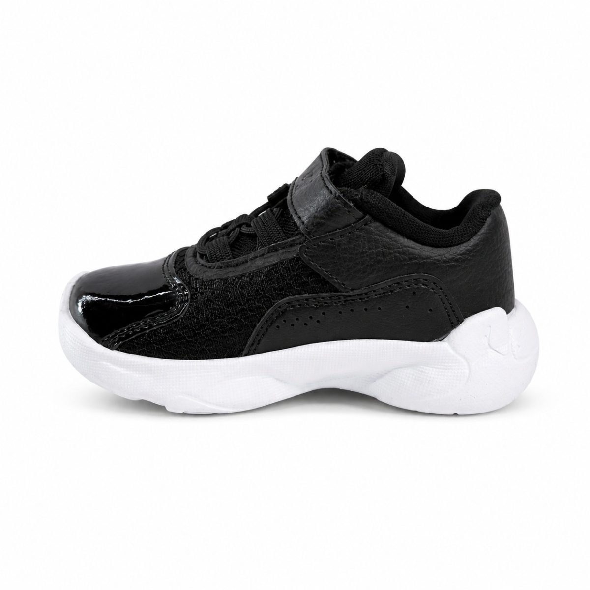 Zapatilla Deportiva Negra - Blanca Con Detalles En Charol - Imagen 5