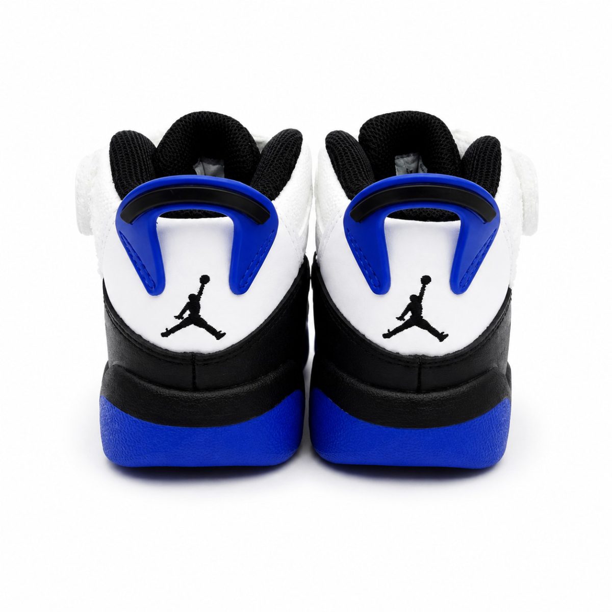 Zapatilla Deportiva Blanca Con Detalles Azul y Negro De Media Caña - Imagen 4