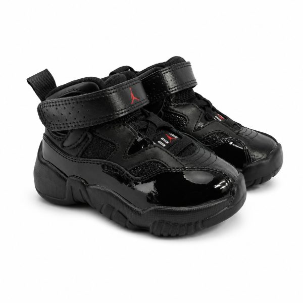 Zapatilla Deportiva Negra Con Detalles En Charol De Media Caña