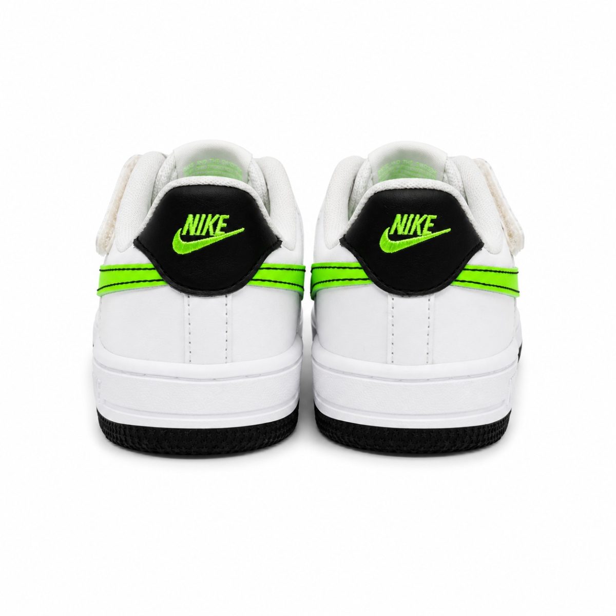 Zapatilla Urbana Blanca Con Detalles Verde Neón y Negro - Imagen 4