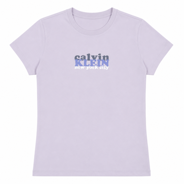 Polera Color Lila Pastel Con Logo Escritro En El Centro