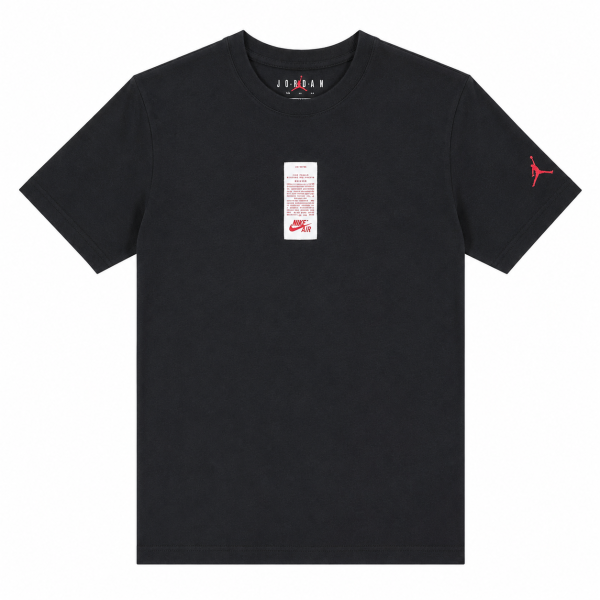 Polera Negra Con Logo De Etiqueta En El Pecho